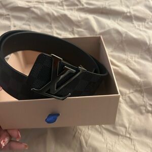 BRAND NEW BLACK LV BELT WORN 1 time COMES WITH BOX